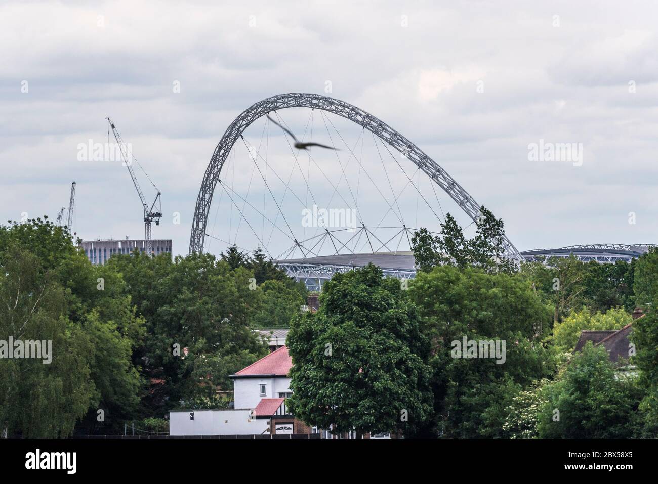 Londra, Regno Unito. 4 giugno 2020. L'iconico arco del Wembley Stadium, visto dal Northwick Park. Credit: Stefano Chung / Alamy Foto Stock