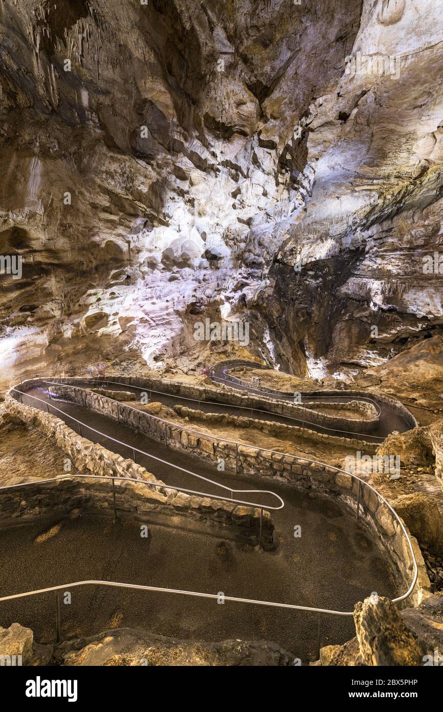 Il Parco Nazionale delle Cavern di Carlsbad, New Mexico, USA, si snodano per le profondità interne. Foto Stock
