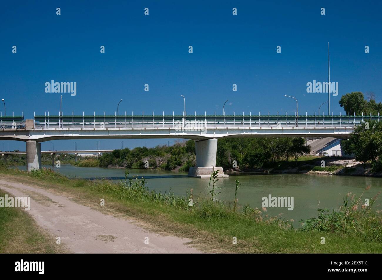 Ponti sul Rio Grande, attraversamento del confine con Nuevo Laredo, Messico, da Laredo, Texas, Stati Uniti Foto Stock