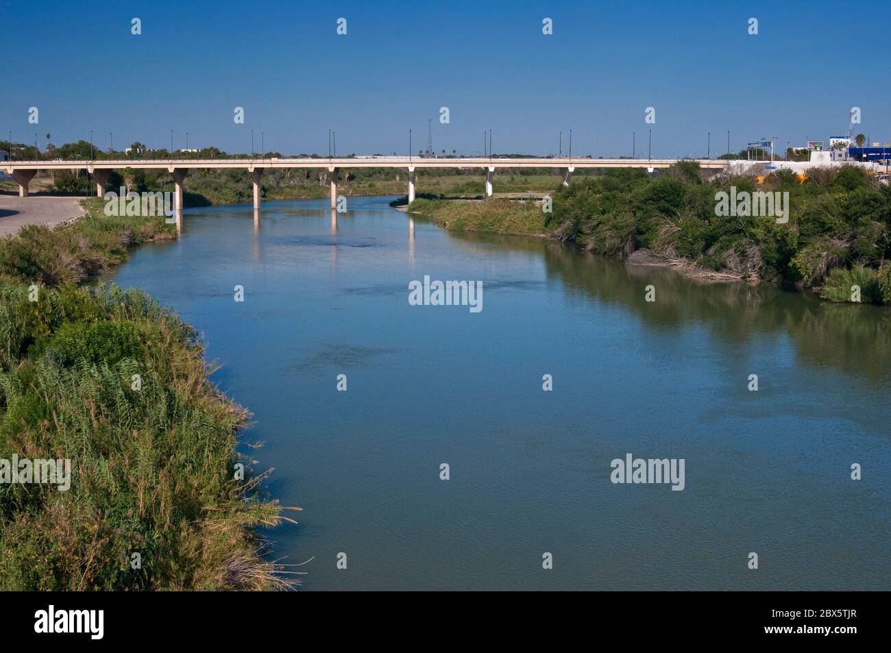 Ponte sul Rio Grande, frontiera a Nuevo Laredo, Messico, da Laredo, Texas, Stati Uniti Foto Stock