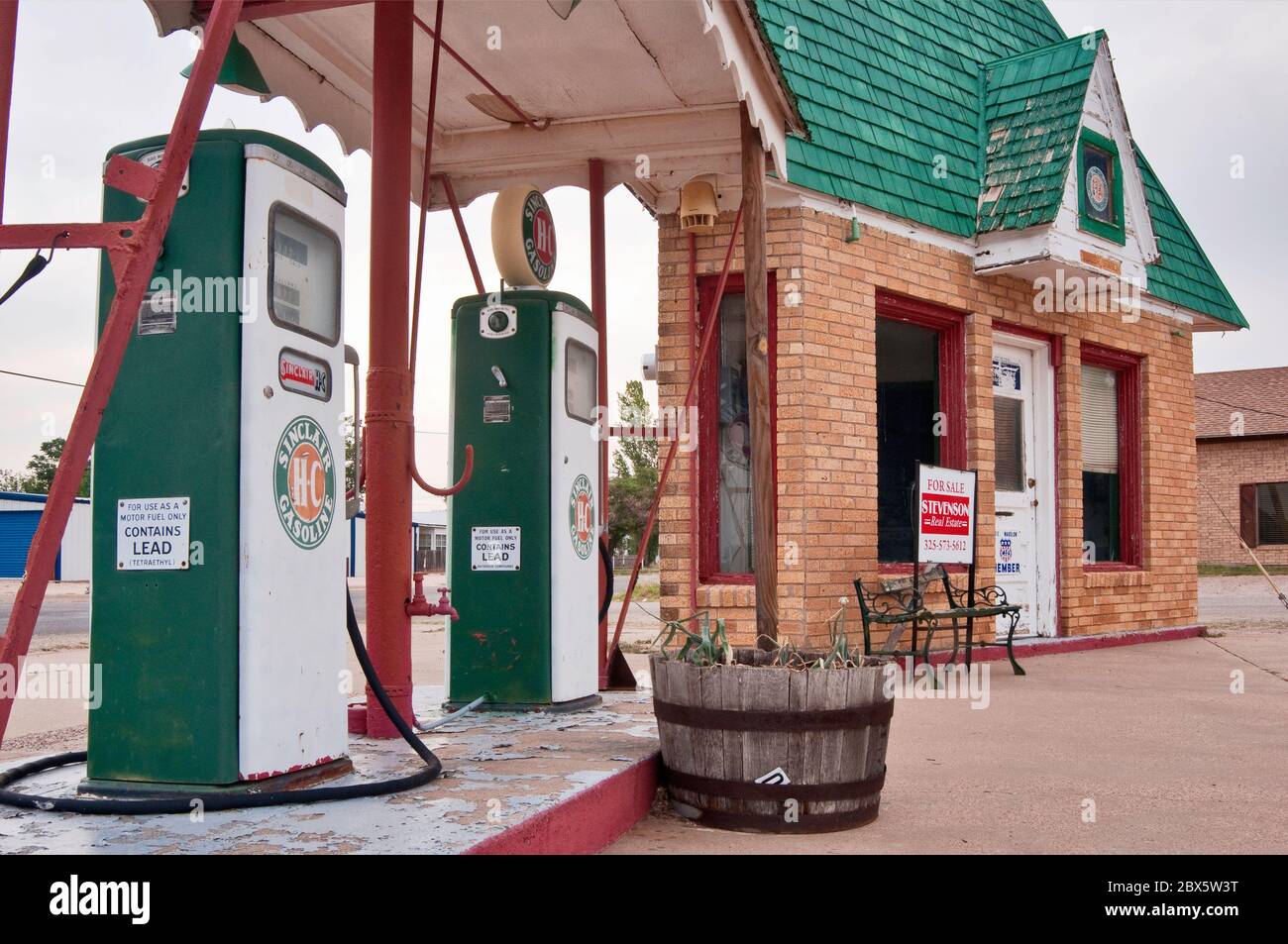 Stazione di servizio Sinclair storica a Snyder, nella contea di Swurry, nella regione di Panhandle Plains, Texas, Stati Uniti Foto Stock