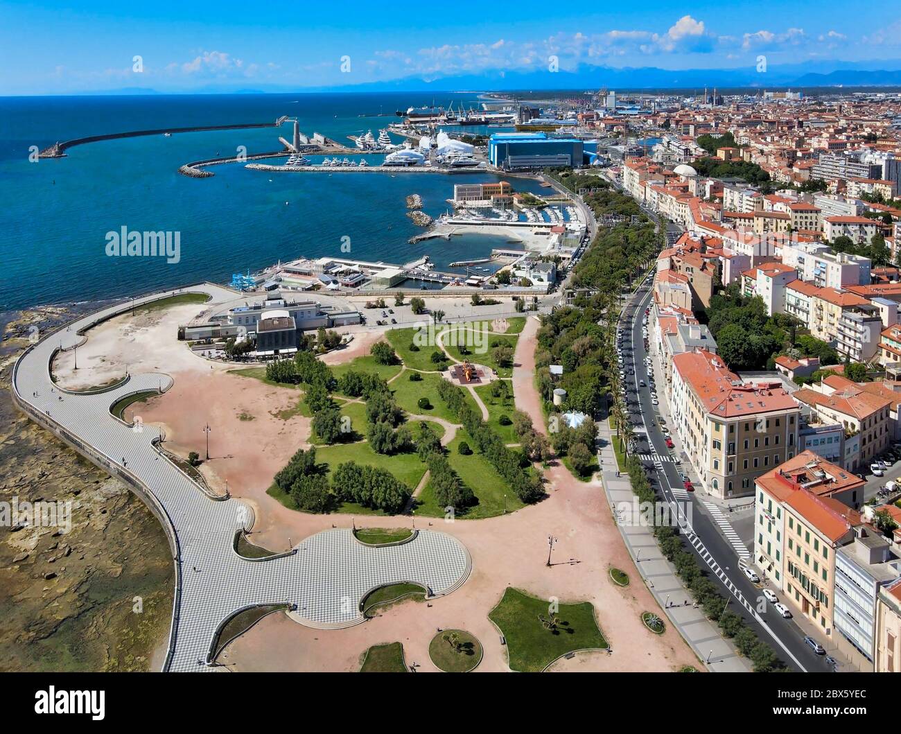 Splendida vista aerea di Livorno e della Terrazza di Mascagni, famosa città  della Toscana. Livorno dal drone, Italia Foto stock - Alamy