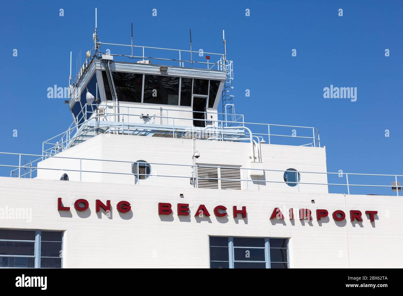 Long Beach, California 13 aprile 2019: Terminal e Torre di Long Beach aeroporto LGB in California. Foto Stock