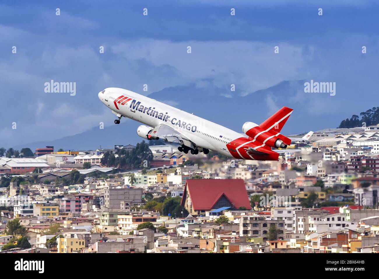 Quito, Ecuador 16 giugno 2011: Martinair Cargo McDonnell Douglas MD-11F aereo all'aeroporto di Quito UIO in Ecuador. Foto Stock