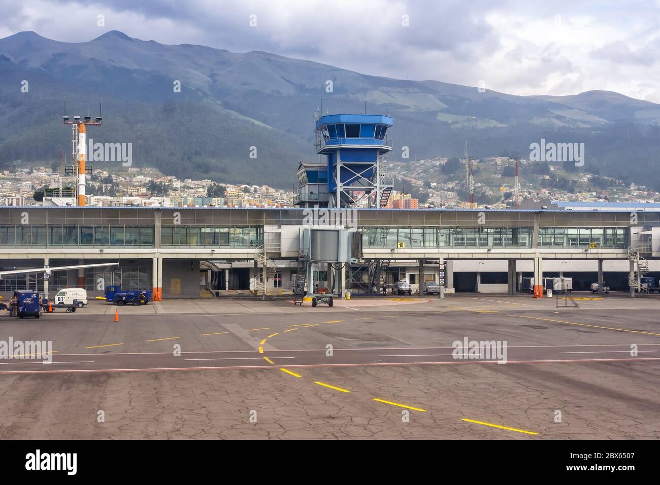 Quito, Ecuador 17 giugno 2011: Terminal e Torre di Quito aeroporto UIO in Ecuador. Foto Stock