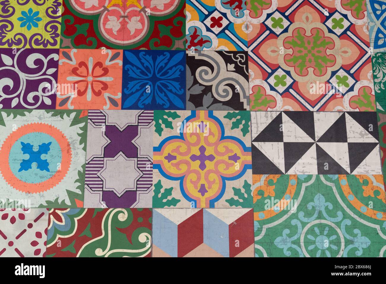 Piastrelle smaltate portoghesi piastrelle fatte a mano pavimento Foto Stock