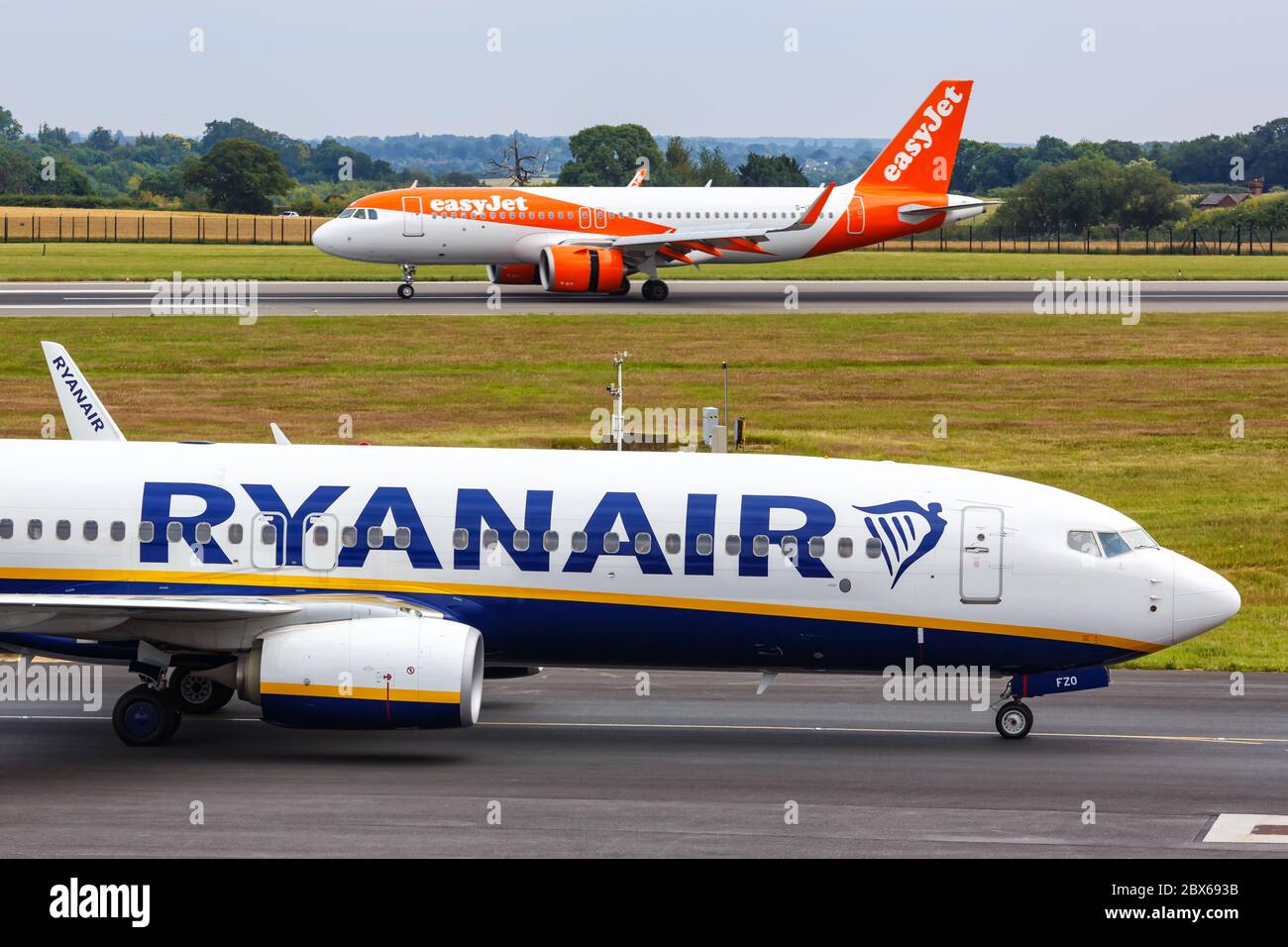 Luton, Regno Unito - 8 luglio 2019: Aereo Ryanair Boeing 737-800 all'aeroporto di Londra Luton (LTN) nel Regno Unito. Boeing è un aereo americano Foto Stock