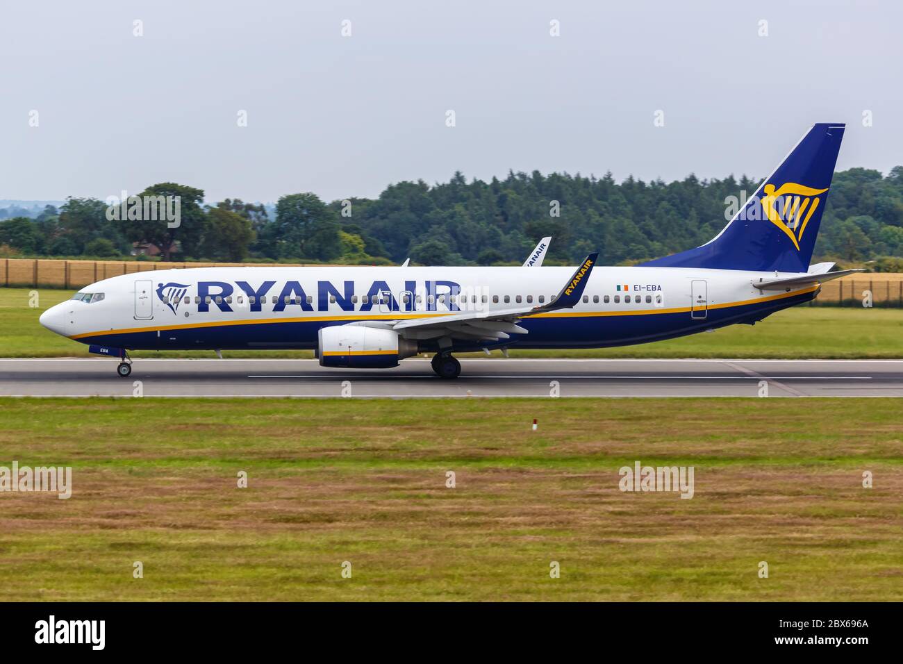 Luton, Regno Unito - 8 luglio 2019: Aereo Ryanair Boeing 737-800 all'aeroporto di Londra Luton (LTN) nel Regno Unito. Boeing è un aereo americano Foto Stock