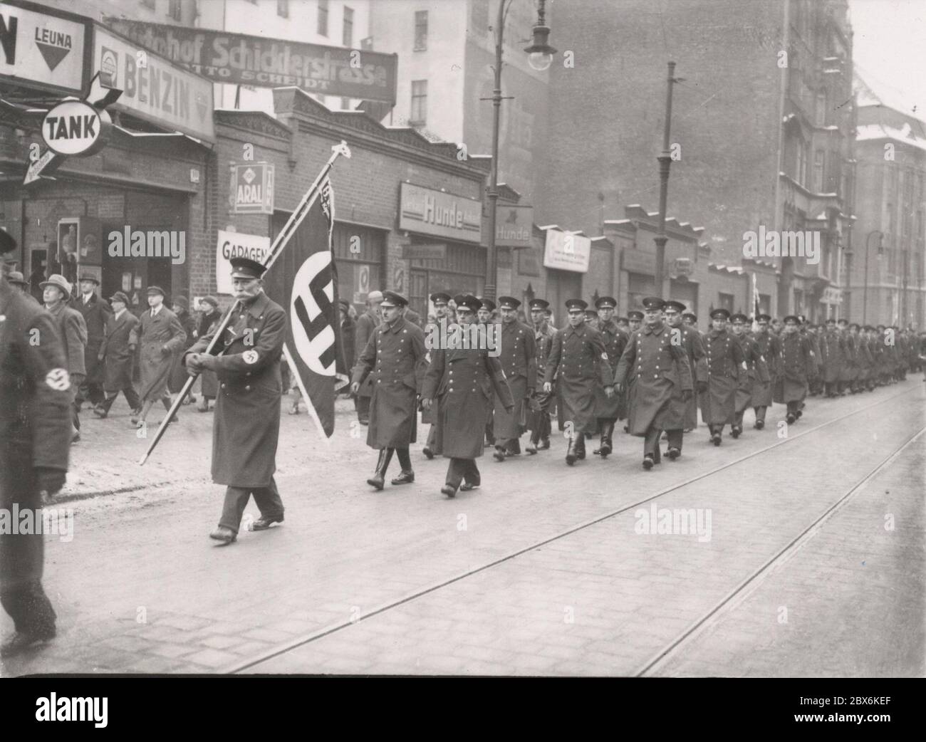 Implementazione della NSBO. Heinrich Hoffmann fotografa 1933 il fotografo ufficiale di Adolf Hitler, e un politico e editore nazista, che era un membro del circolo intimo di Hitler. Foto Stock