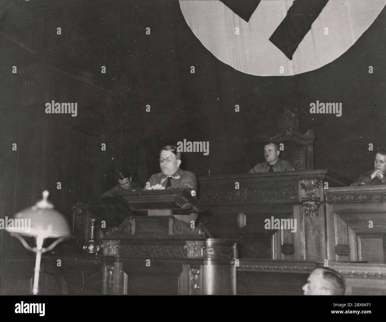 Heinrich Hoffmann Fotografie Heinrich Hoffmann Fotografie 1933 fotografo ufficiale di Adolf Hitler, e un politico e editore nazista, che era un membro del circolo intimo di Hitler. Foto Stock