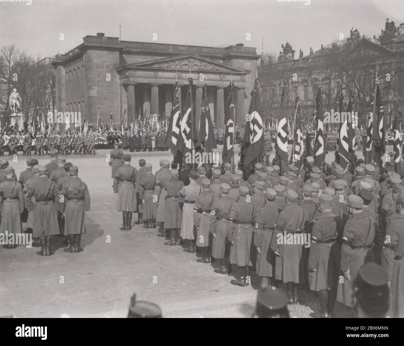 Atto di Stato. Heinrich Hoffmann fotografa 1933 il fotografo ufficiale di Adolf Hitler, e un politico e editore nazista, che era un membro del circolo intimo di Hitler. Foto Stock