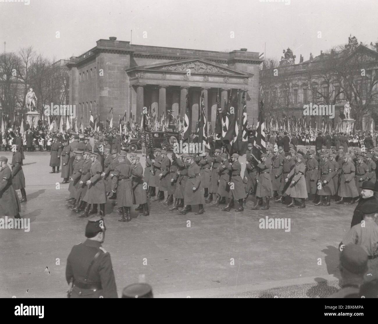 Atto di Stato. Heinrich Hoffmann fotografa 1933 il fotografo ufficiale di Adolf Hitler, e un politico e editore nazista, che era un membro del circolo intimo di Hitler. Foto Stock