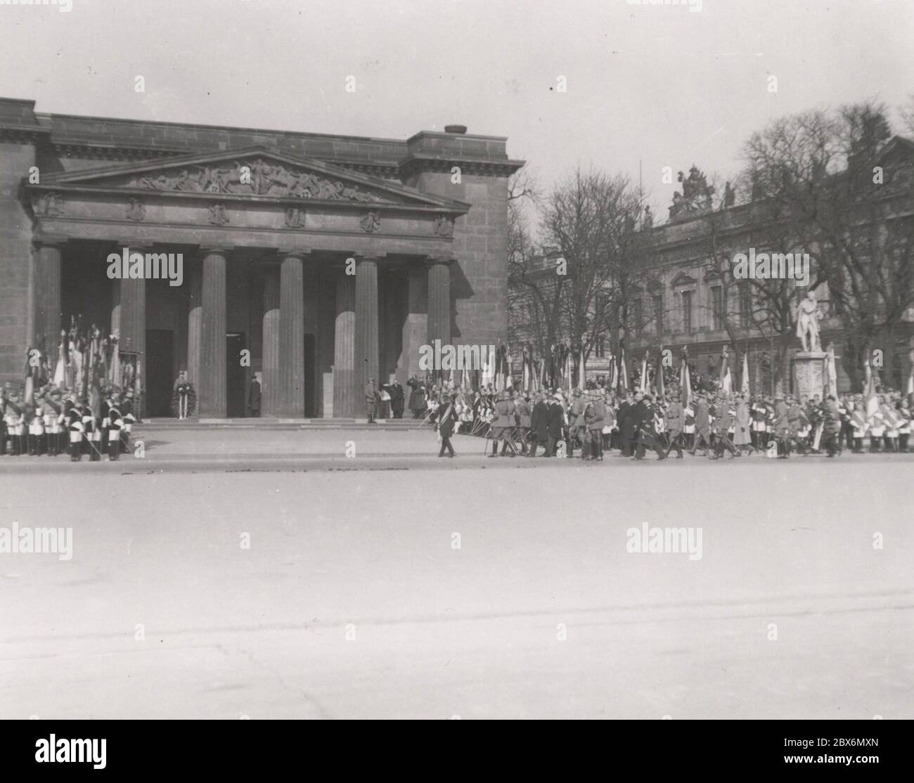 Atto di Stato. Heinrich Hoffmann fotografa 1933 il fotografo ufficiale di Adolf Hitler, e un politico e editore nazista, che era un membro del circolo intimo di Hitler. Foto Stock