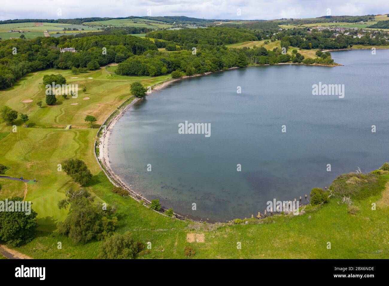 Vista aerea del campo da golf Aberdour e della baia di Barnhill a Fife, Scozia, Regno Unito Foto Stock