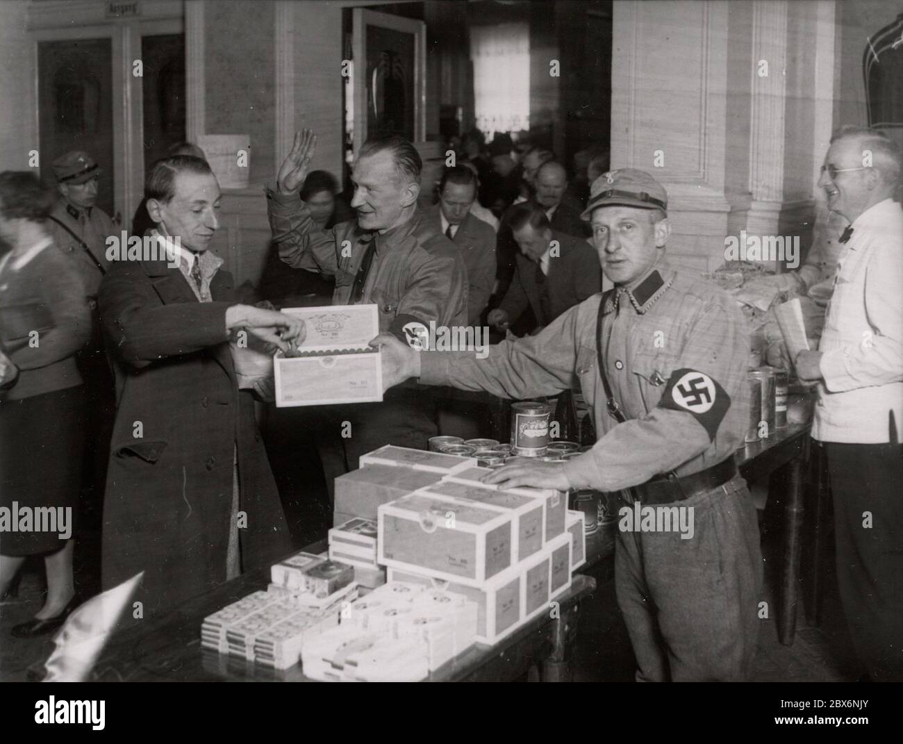 Heinrich Hoffmann Fotografie Heinrich Hoffmann Fotografie 1933 fotografo ufficiale di Adolf Hitler, e un politico e editore nazista, che era un membro del circolo intimo di Hitler. Foto Stock