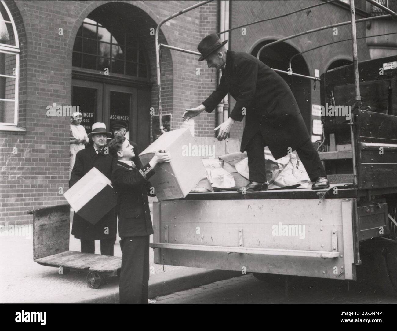 Heinrich Hoffmann Fotografie Heinrich Hoffmann Fotografie 1933 fotografo ufficiale di Adolf Hitler, e un politico e editore nazista, che era un membro del circolo intimo di Hitler. Foto Stock
