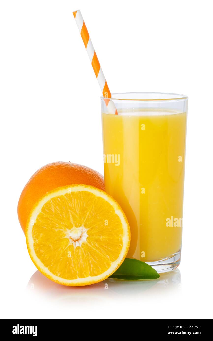 Succo di frutta arancio Smoothie drink paglia arance vetro isolato su uno sfondo bianco Foto Stock