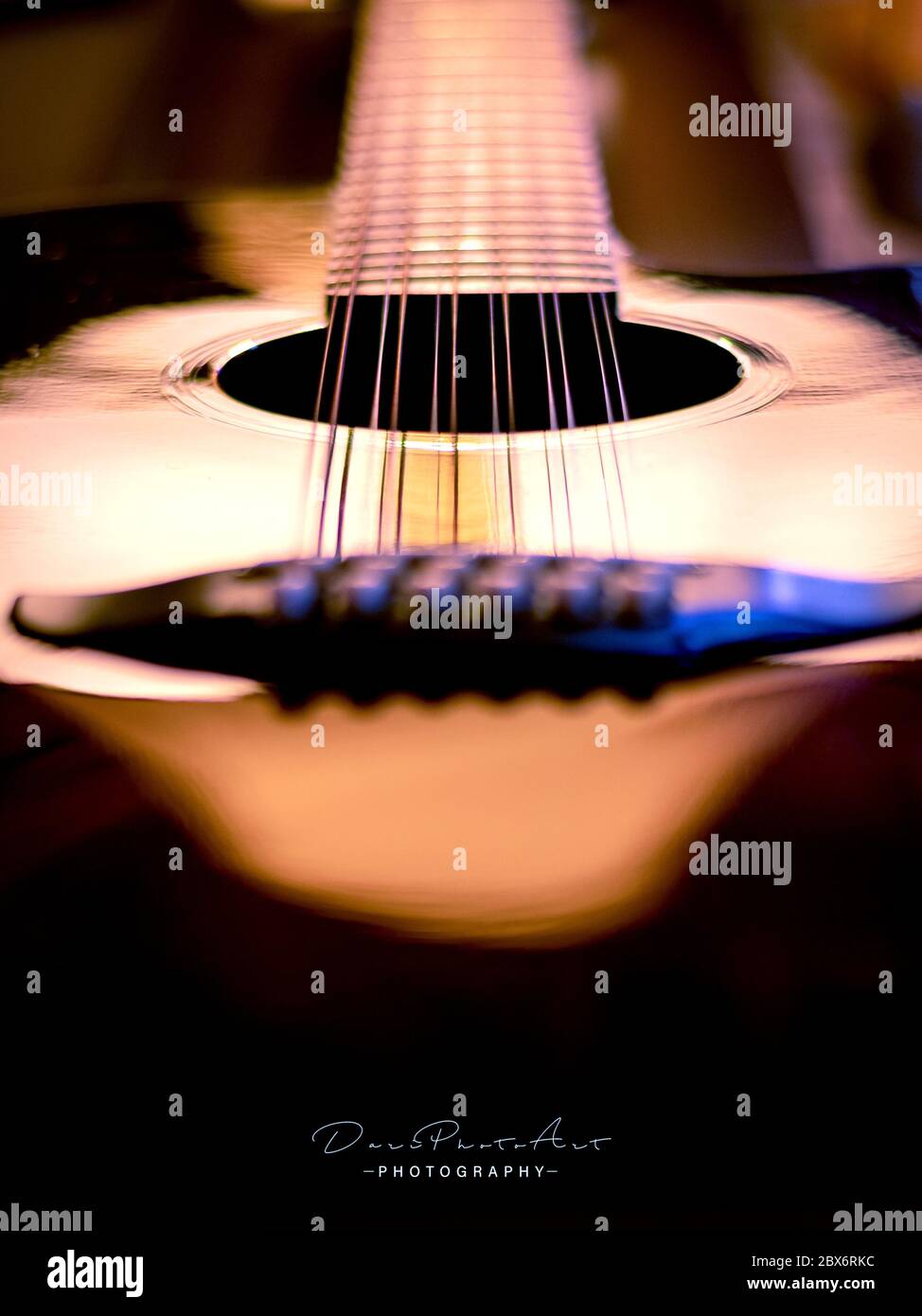 Primo piano della foto della chitarra immagini e fotografie stock ad alta  risoluzione - Alamy