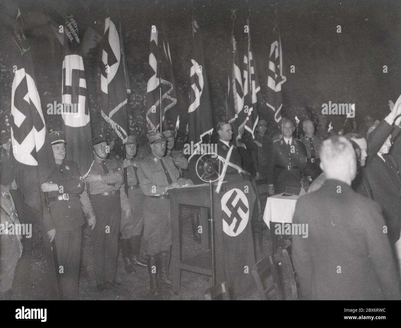 Rosenberg Heinrich Hoffmann fotografa 1933 il fotografo ufficiale di Adolf Hitler, e un politico e editore nazista, che era un membro del circolo intimo di Hitler. Foto Stock