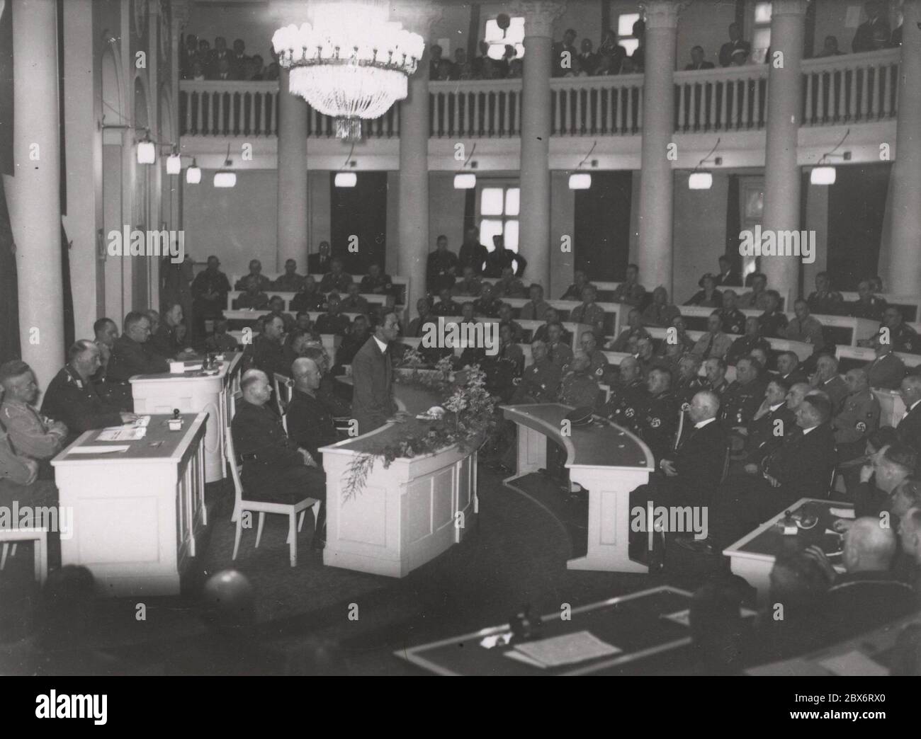 Goebbels a Stoccarda - il giornale radiofonico Heinrich Hoffmann Fotografie 1933 il fotografo ufficiale di Adolf Hitler, e un politico e editore nazista, che era un membro del circolo intimo di Hitler. Foto Stock