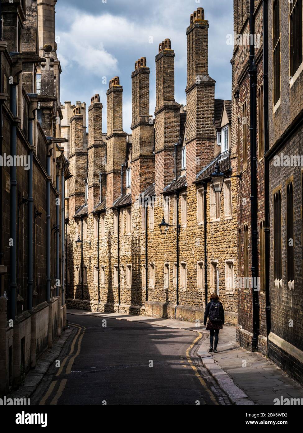 Camini storici di Cambridge - Trinity Lane Cambridge - Camini Tall sul Trinity College alloggio per studenti lungo Trinity Lane nel centro di Cambridge. Foto Stock