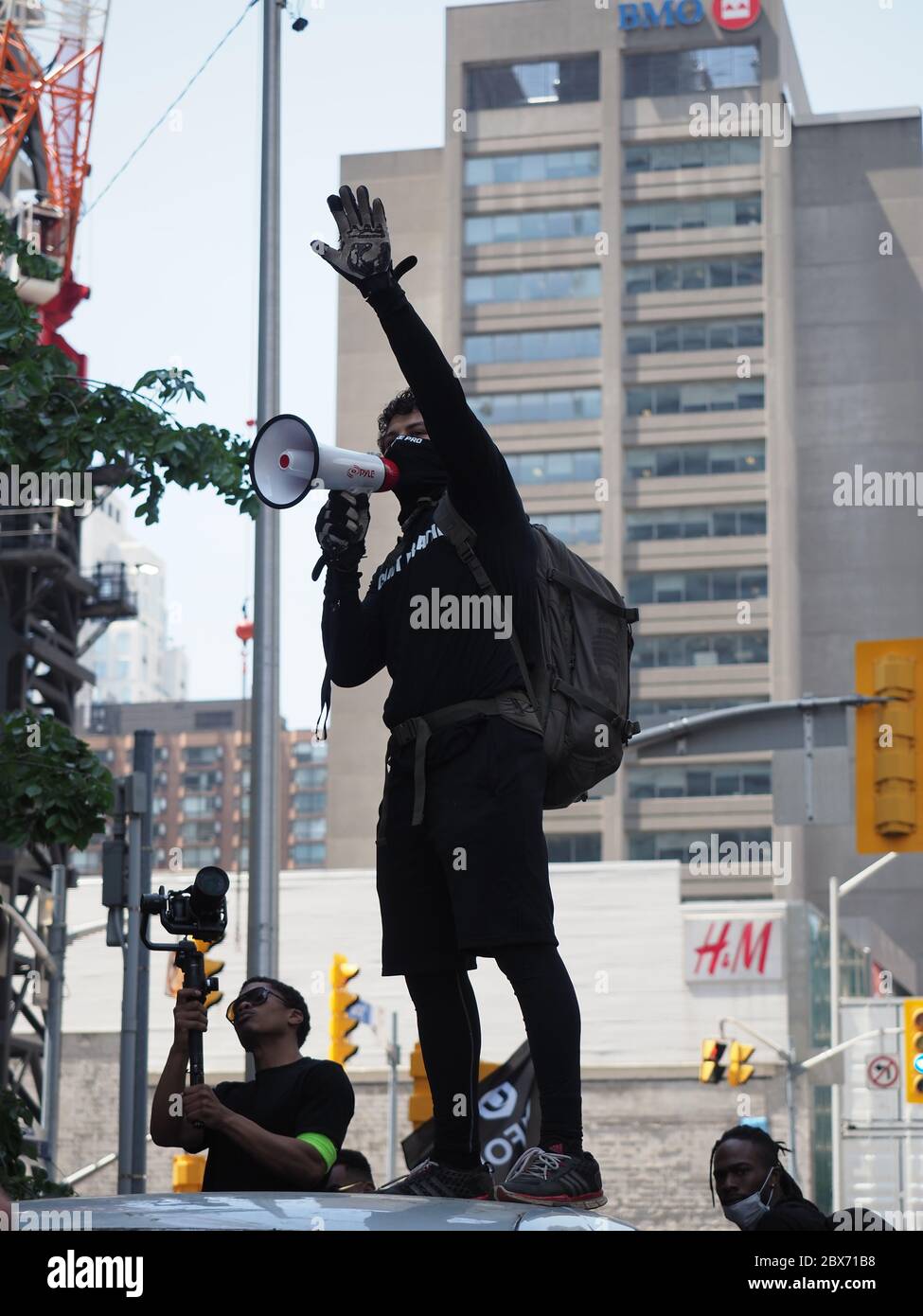 Toronto, Ontario, Canada. 5 giugno 2020. Black Lives Matter attraversa il centro di Toronto in solidarietà con i manifestanti negli Stati Uniti e in tutto il mondo. Credit: Arlyn McAdorey/Alamy Live News. Foto Stock