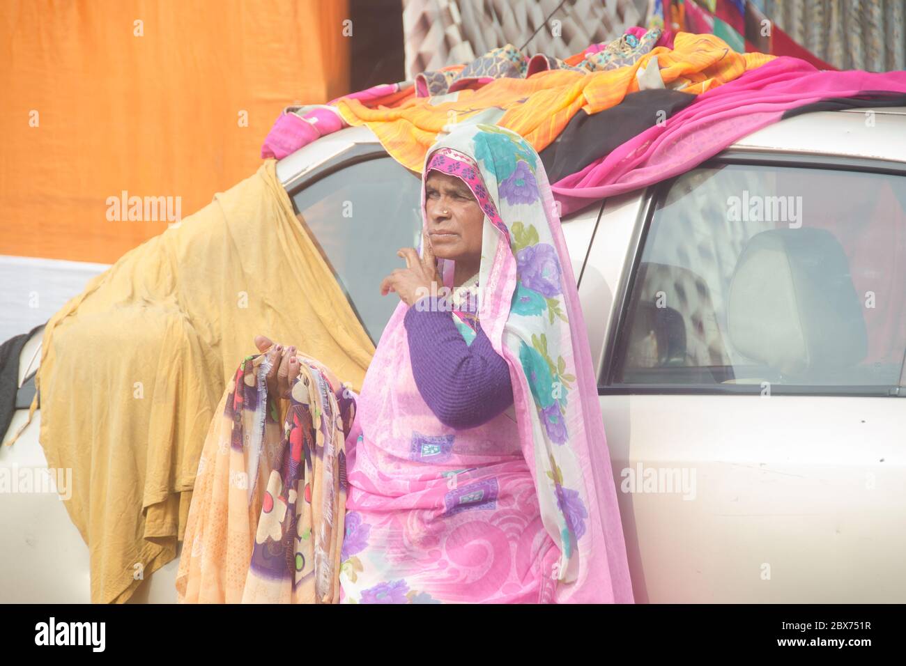 kolkata bengala occidentale india il 11 gennaio 2020: ritratto di un pellegrino al campo di transito gangasagar kolkata bengala occidentale india Foto Stock