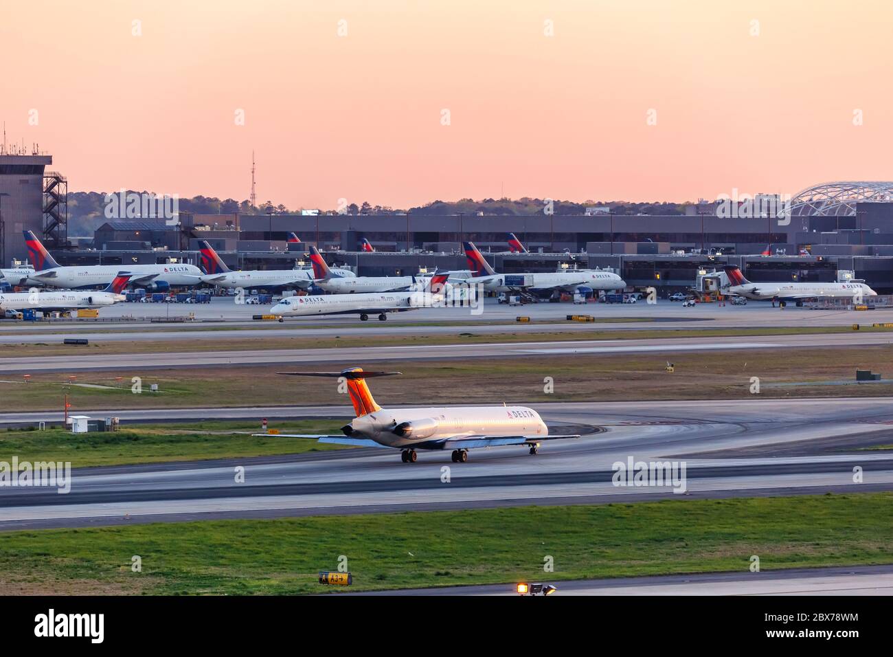 Atlanta, Georgia - 2 aprile 2019: Delta Air Lines McDonnell Douglas MD-88 aereo all'aeroporto di Atlanta (ATL) in Georgia. Foto Stock