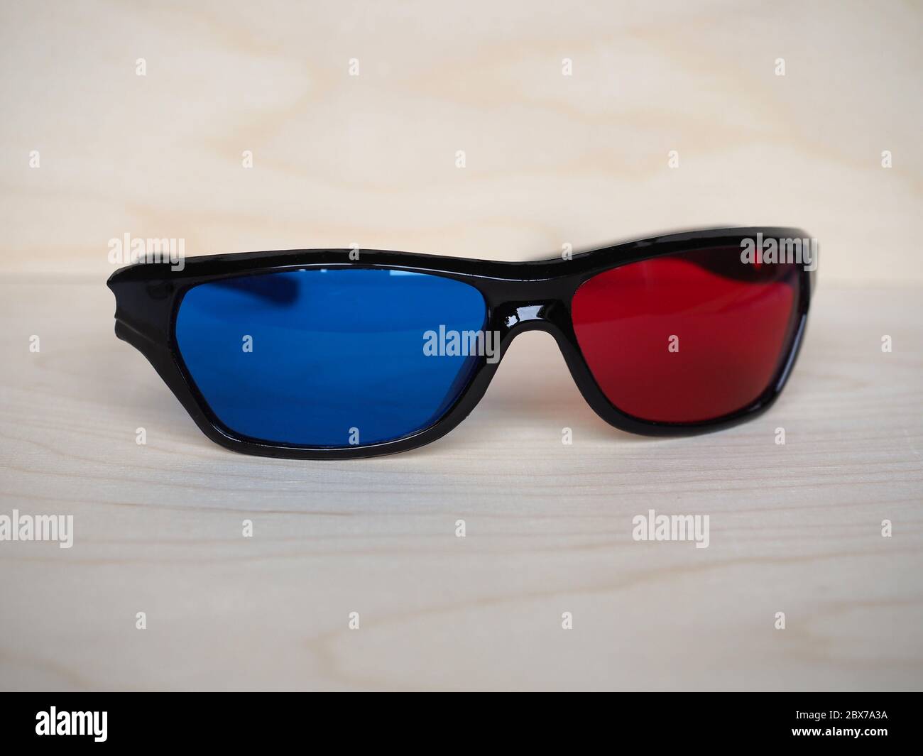 Occhiali rossi e blu per film 3D Foto Stock