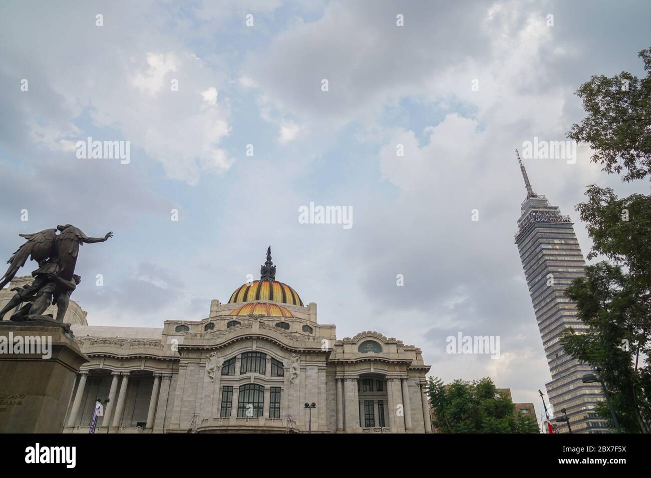 Beauty Arts Palace e Latinoamericana Tower nel centro di Città del Messico Foto Stock