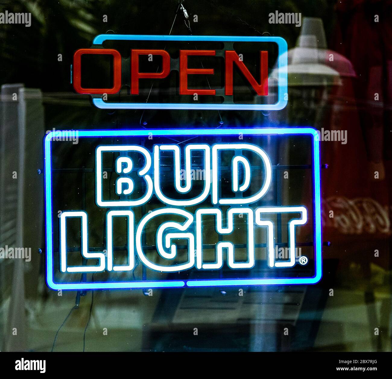 Aprire Bud Light in Neon Foto Stock