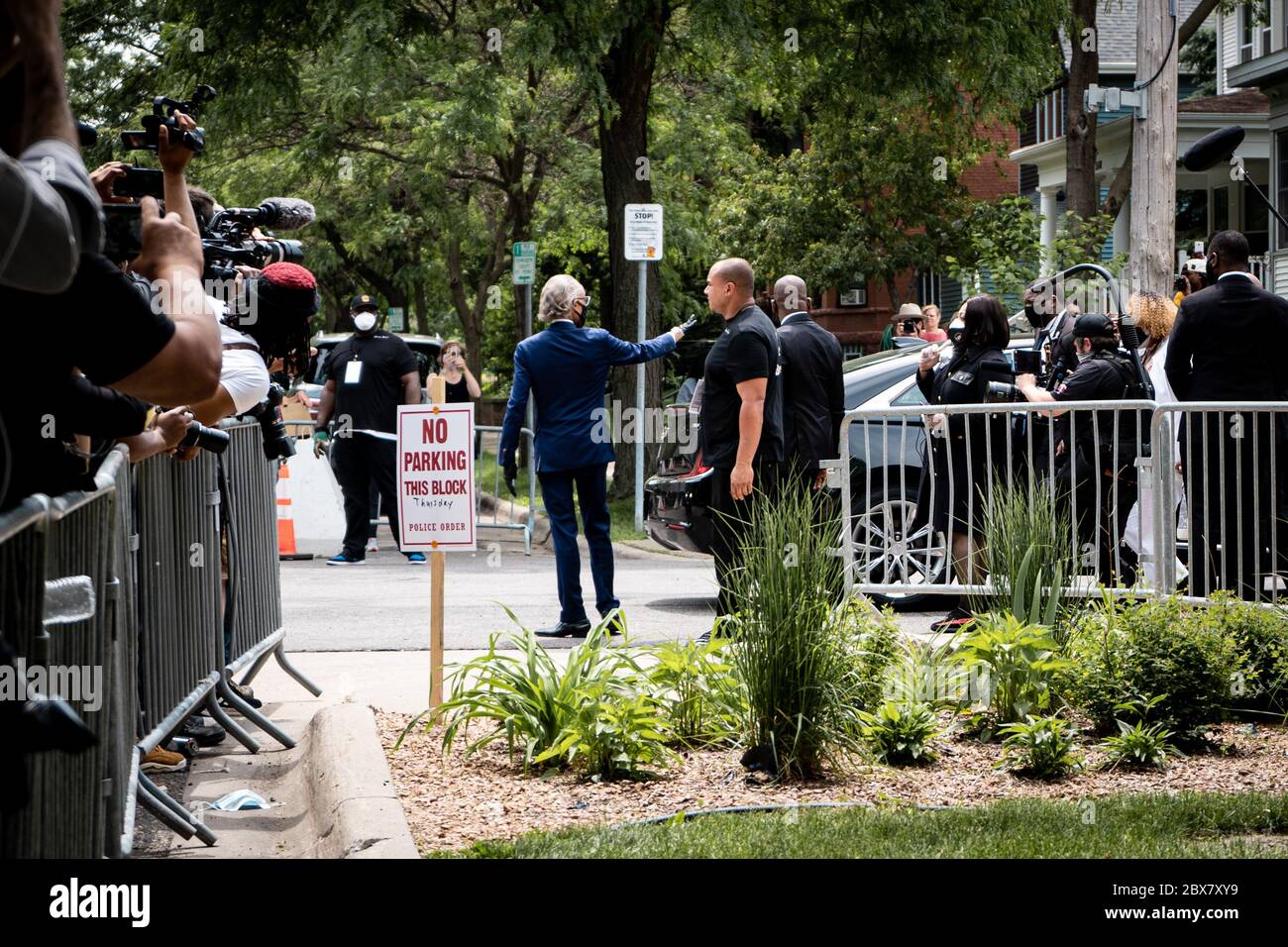 Minneapolis, Minnesota / USA - Giugno 04 2020: Il reverendo al Sharpton arriva per George Floyd Family Memorial Service dopo Black Lives materia minneapol Foto Stock