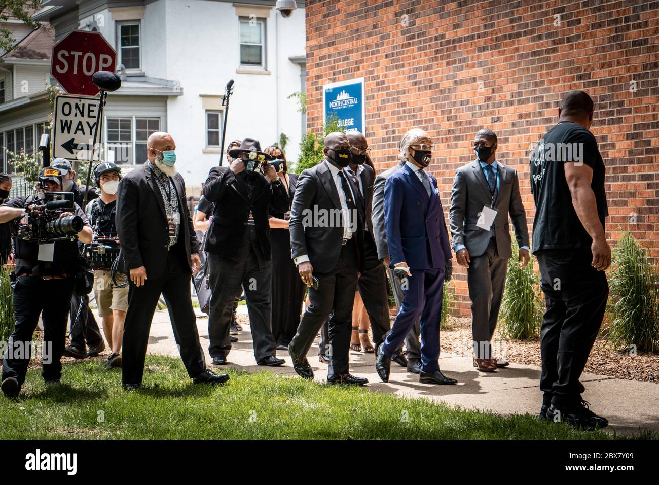 Minneapolis, Minnesota / USA - Giugno 04 2020: Il reverendo al Sharpton arriva per George Floyd Family Memorial Service dopo Black Lives materia minneapol Foto Stock