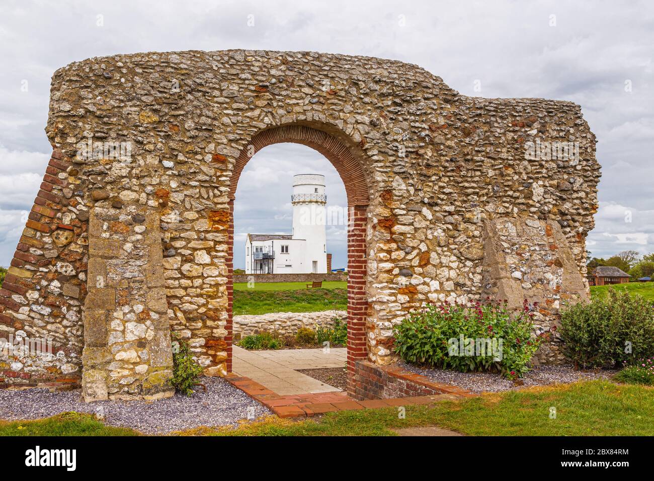 Hunstanton, Norfolk, Inghilterra, Regno Unito, 24 aprile 2019: Faro di Hunstanton, costruito nel 1840 al posto di uno precedente del 17 ° secolo. Foto Stock