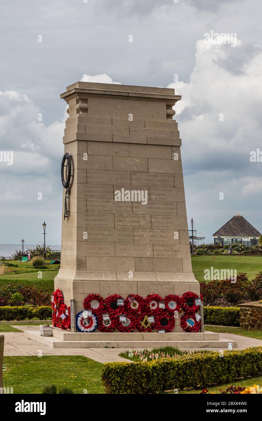 Hunstanton, Norfolk, Inghilterra, Regno Unito, 24 aprile 2019: Memoriale di guerra, eretto nel 1921, e dedicato ai caduti della prima e della seconda guerra mondiale Foto Stock