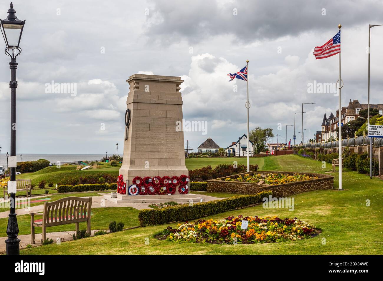 Hunstanton, Norfolk, Inghilterra, Regno Unito, 24 aprile 2019: Memoriale di guerra, eretto nel 1921, e dedicato ai caduti della prima e della seconda guerra mondiale Foto Stock