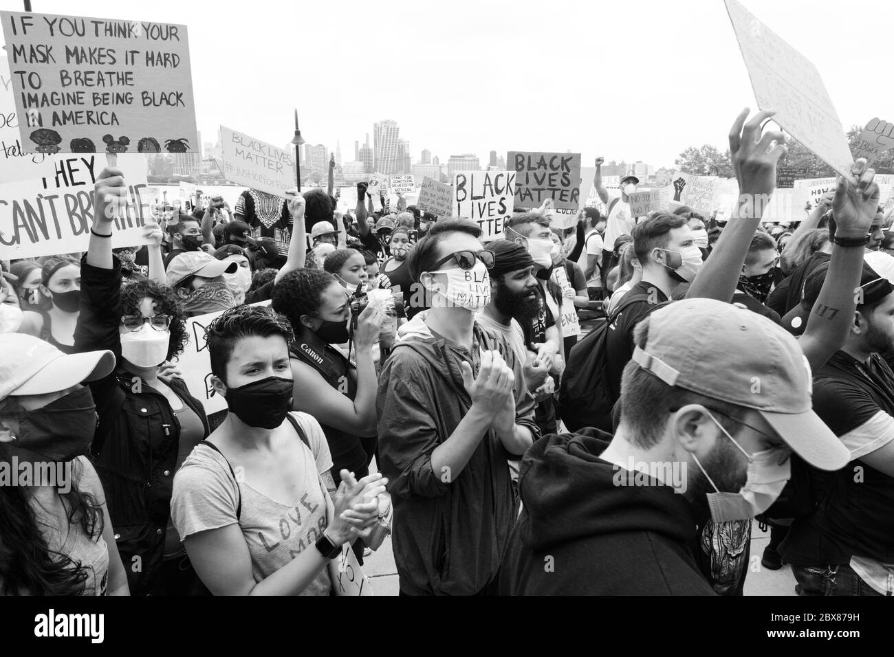 Hoboken, NJ / USA - 5 giugno 2020: Le vite nere contano una protesta pacifica a Hoboken, New Jersey, per sostenere contro l'anti-razzismo, la brutalità della polizia e la f Foto Stock