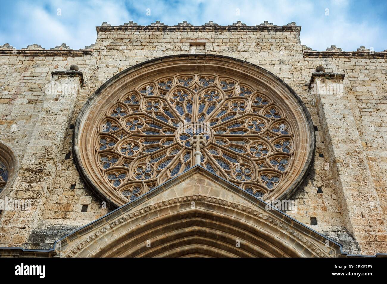 Rosone sulla facciata del Monastero di Sant Cugat del Vallés Catalonia (Spagna) Foto Stock