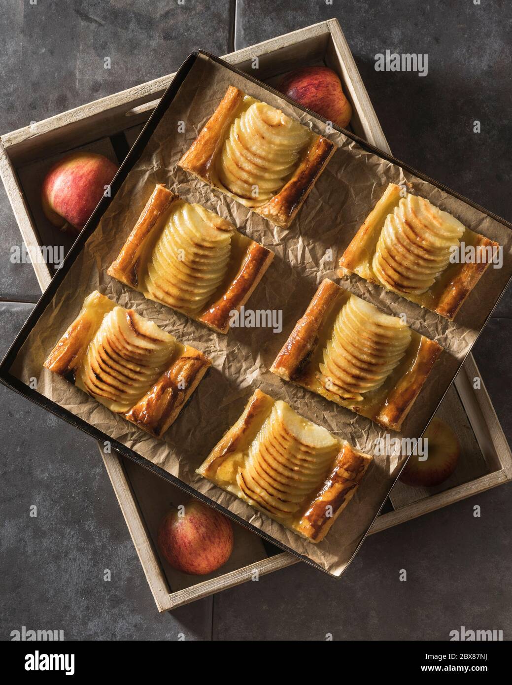 Fette di torta di mele francesi Foto Stock