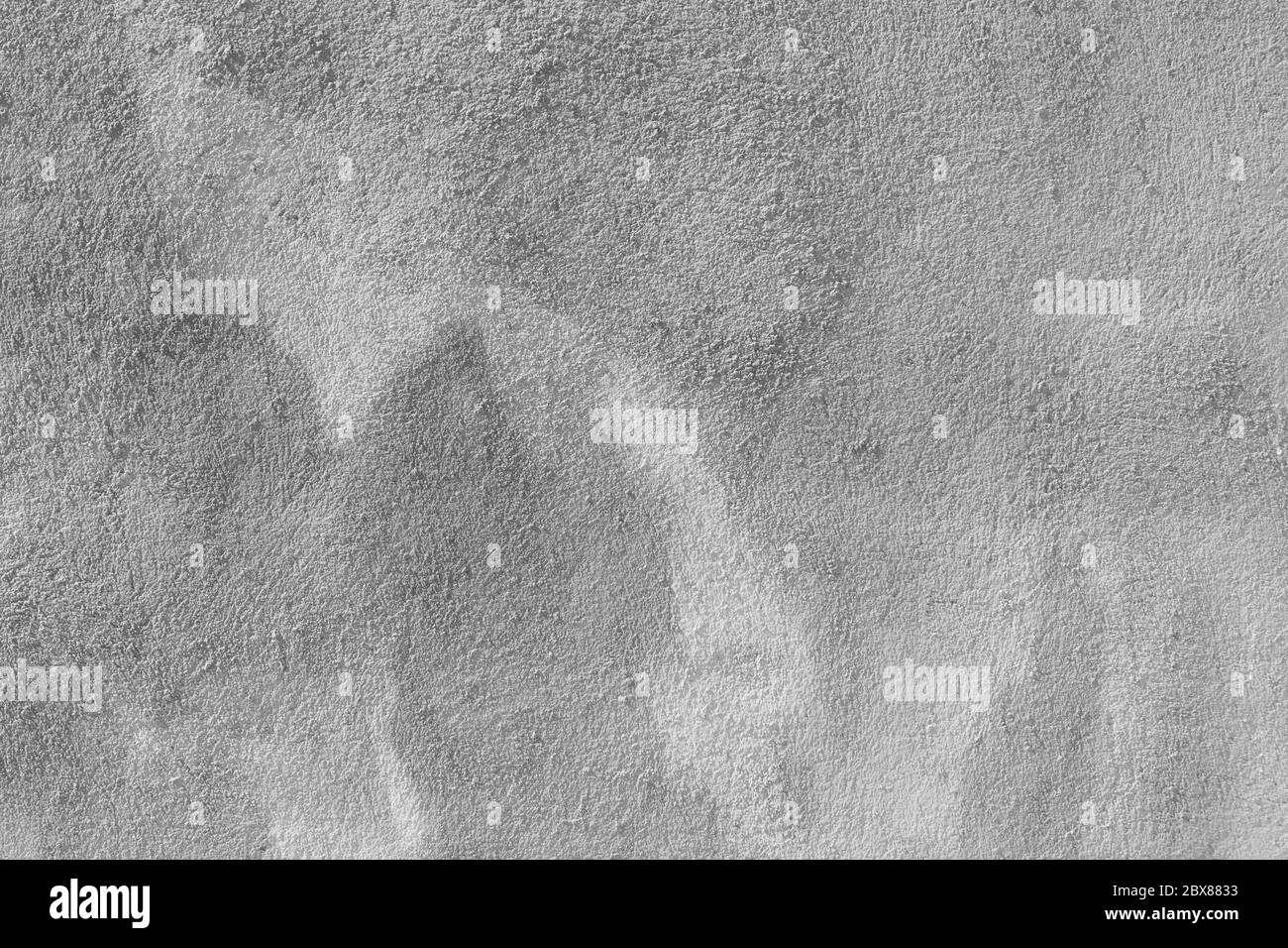 Muro di cemento con rilievi e macchie. Sfondo grigio astratto per design e titoli. Foto Stock