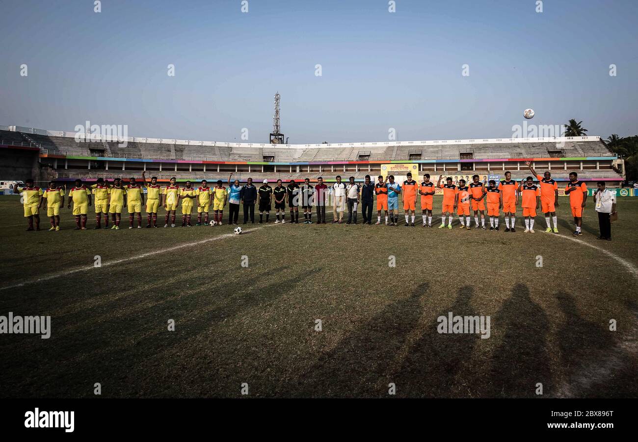 La cultura calcistica di Kolhapur è completamente diversa. La sua tradizione secolare di gioco di calcio tra club locali. Kolhapur ha la seconda società calcistica commerciale { Jamdar Club} registrata in India. Oggi kolhapur ha sei mesi di stagione di calcio giocato tra più di 30 club con giocatori africani, nigeriani e giocatori locali.ogni anno le partite delle celebrità fanno parte del campionato che mantiene l'atmosfera sana. I funzionari governativi versano i leader politici è stato il momento clou del 2018. Foto Stock