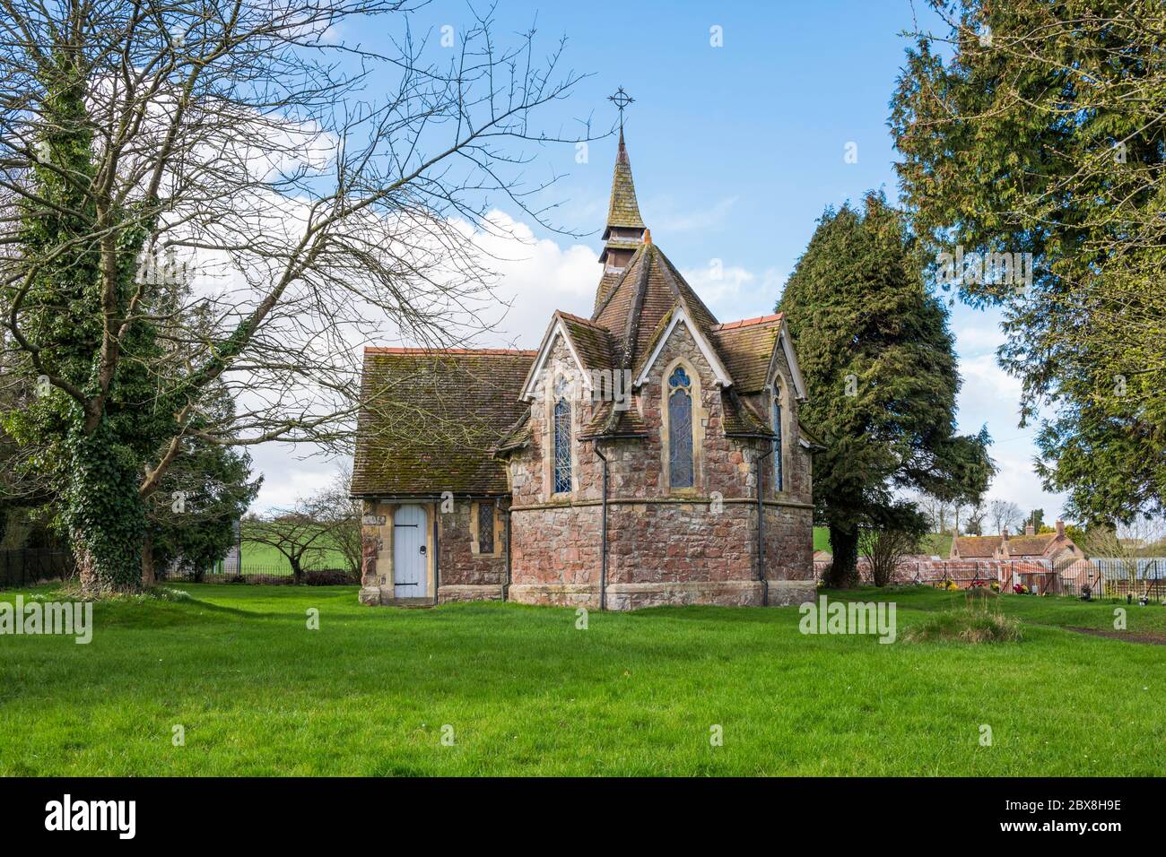 La chiesa di San Giovanni Evangelista (1874), Purton, Berkeley, Gloucestershire, Inghilterra, Regno Unito. Foto Stock