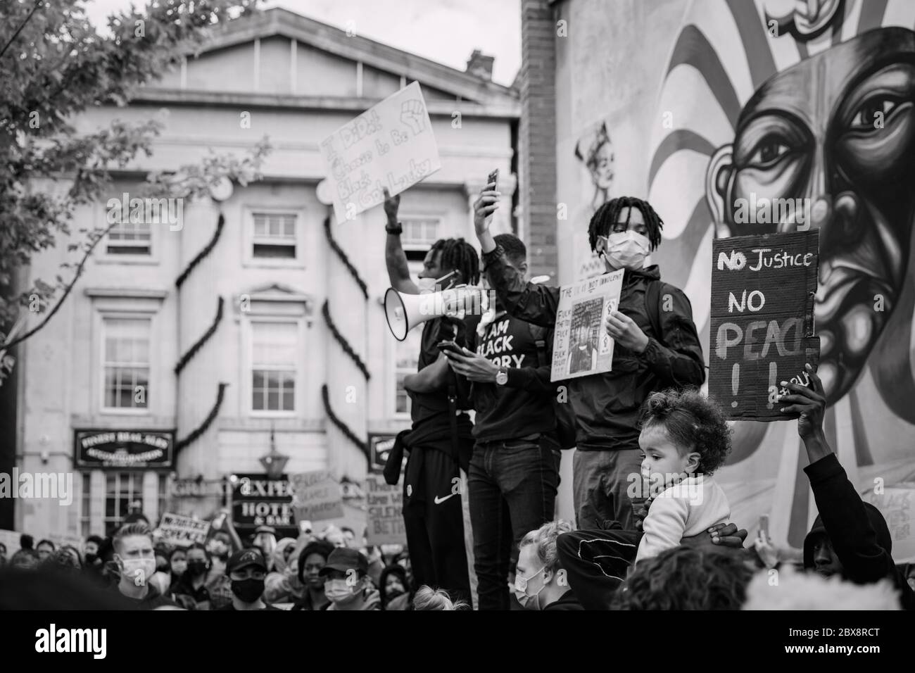 Black Live Matter protesta a Reading, Regno Unito, il 5 giugno 2020. Ritratti di persone che hanno partecipato alla protesta. Foto Stock