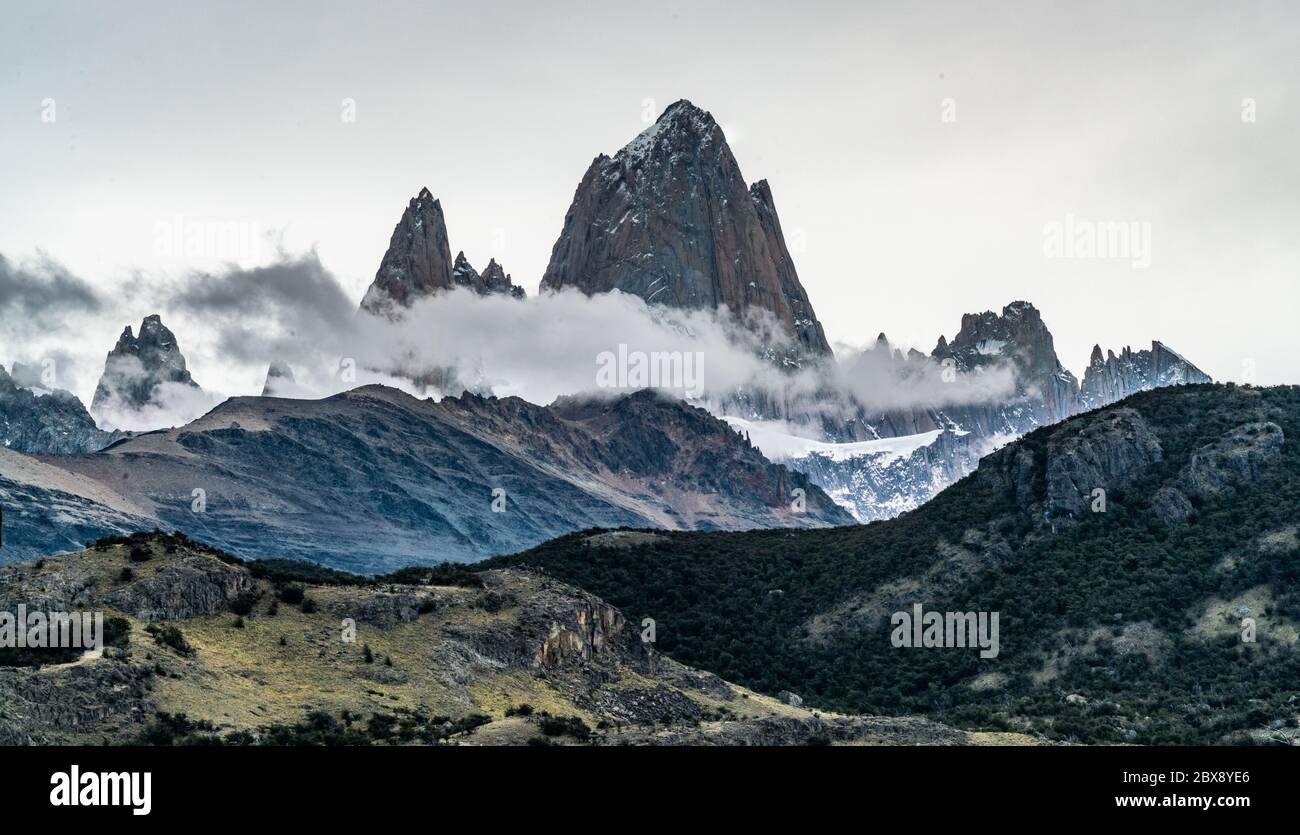 Mountain El Chalten e il Cerro Torre presso il parco nazionale Los Glaciares in Patagonia, Argentina Foto Stock