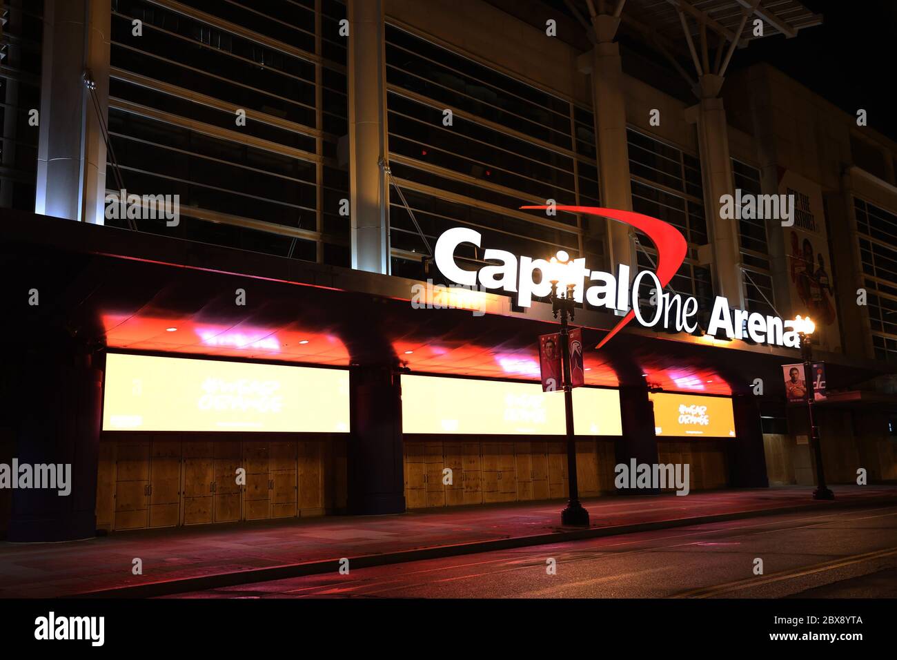 Washington, DC, Stati Uniti. 5 Giugno 2020. Capital One Arena Goes Orange per supportare WNBA cause to Stop Gun Violence il 5 giugno 2020 a Washington, DC Credit: Mpi34/Media Punch/Alamy Live News Foto Stock