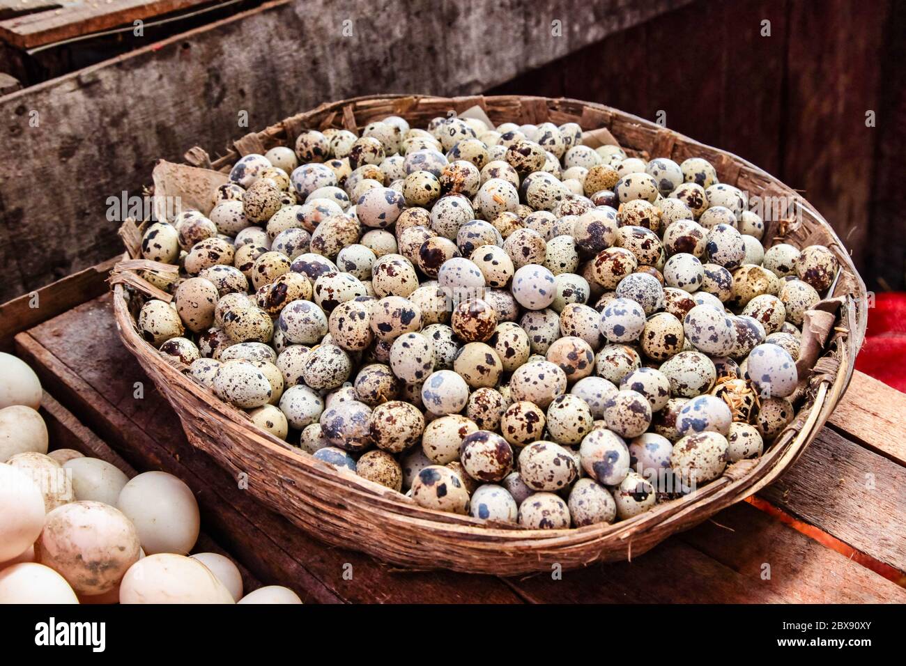 Un mercato nel centro della città di Mawlamyine in Myanmar, ex Birmania in Asia Foto Stock