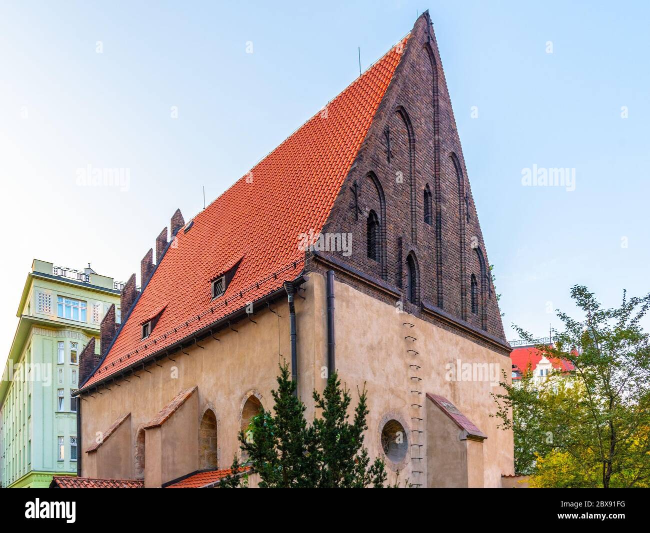 Vecchia nuova Sinagoga nel quartiere ebraico Josefov a Praga, Repubblica Ceca. Foto Stock