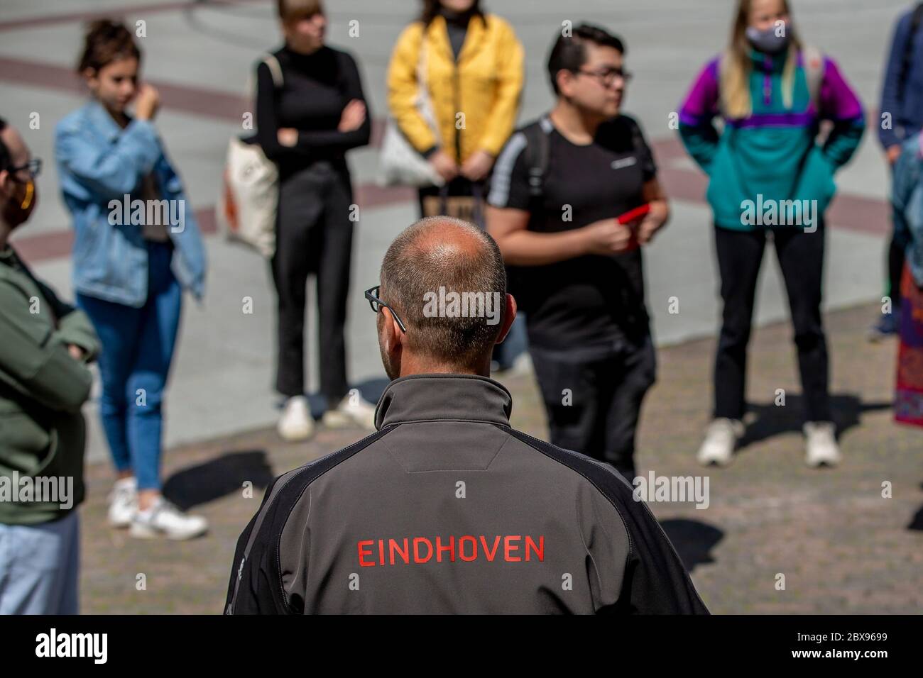 Eindhoven, Paesi Bassi. 06 giugno 2020. EINDHOVEN, 06-06-2020, Stadhuisplein Eindhoven, Black vive la protesta della materia a Eindhoven. Si protestano contro il razzismo istituzionale negli Stati Uniti e nell'Unione europea. Credit: Pro Shots/Alamy Live News Foto Stock