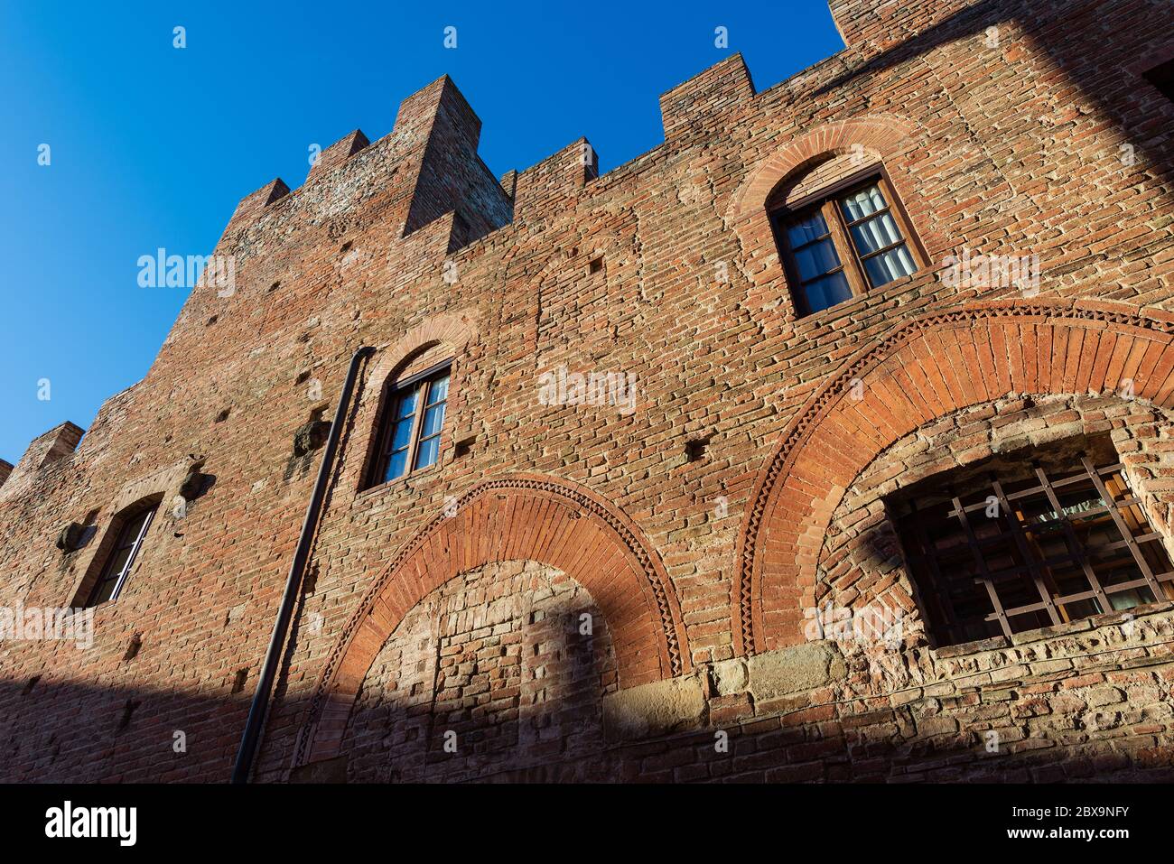 Palazzo Stiozzi Ridolfi. Palazzo medievale nell'antica città di Certaldo Alto. Città dove visse il poeta Giovanni Boccaccio. Firenze, Toscana, Italia Foto Stock