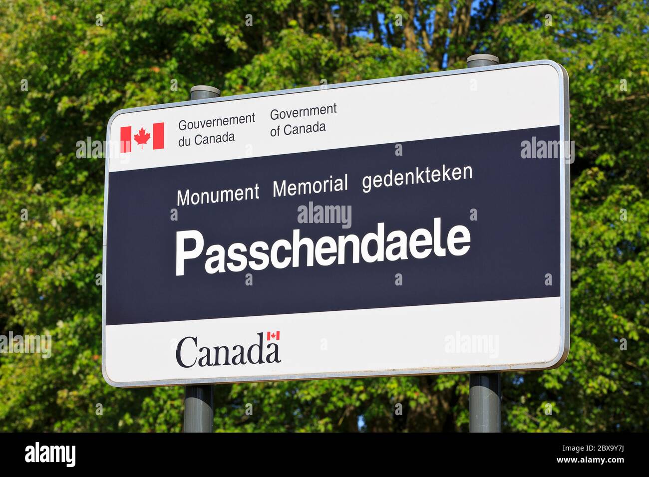 Primo piano al memoriale canadese Passchendaele (Crest Farm) per le azioni del corpo canadese a Passchendaele durante la prima guerra mondiale Foto Stock